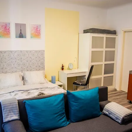 Apartment & Room Eni Zagabria Esterno foto