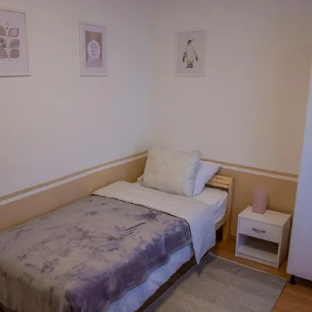 Apartment & Room Eni Zagabria Esterno foto
