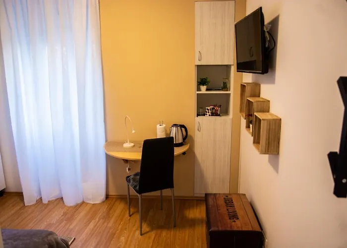 Apartment&room Eni