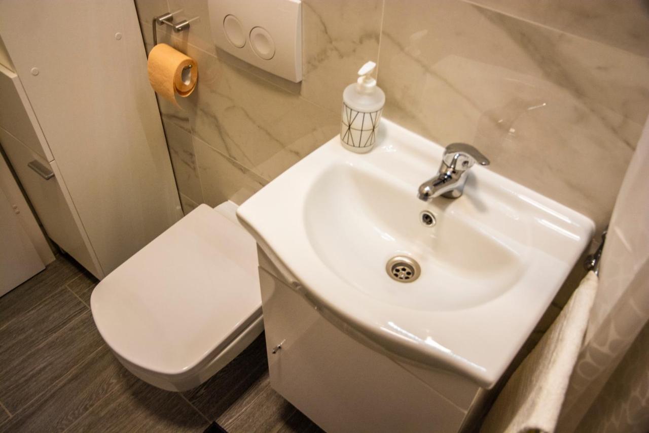Apartment&room Eni