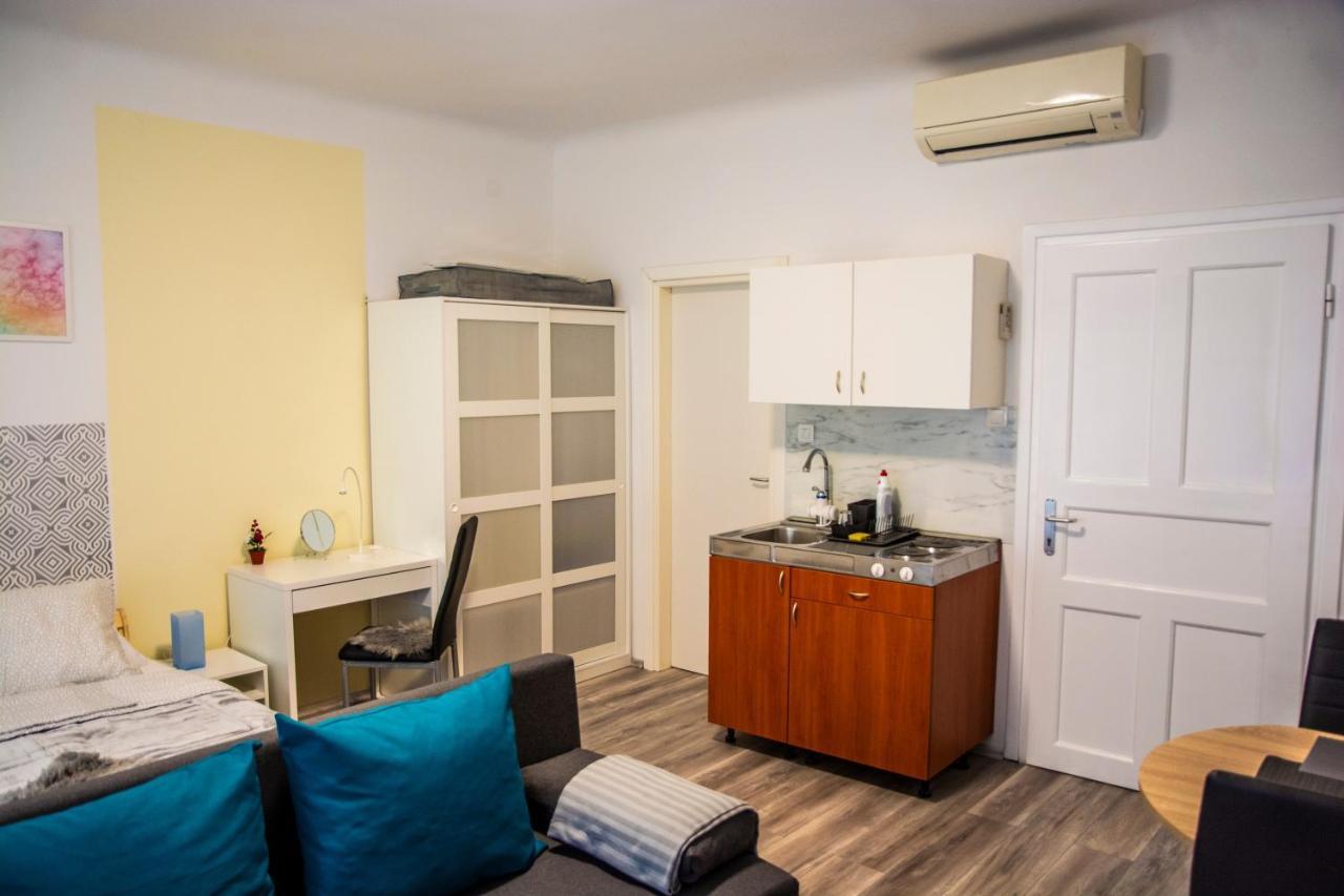 Apartment&room Eni